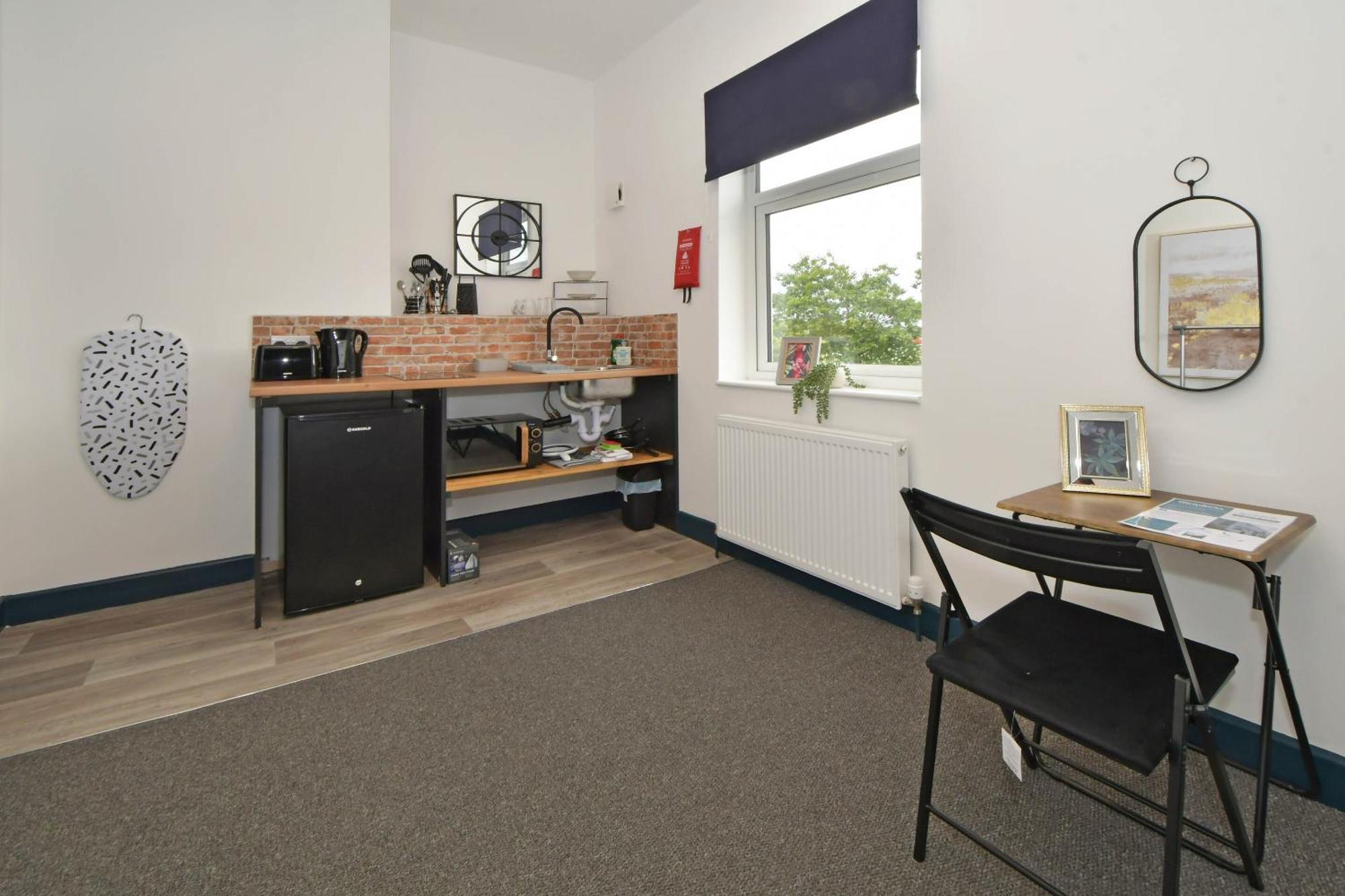 Stay At Shobnall Road Rooms And Studios Burton Exterior photo